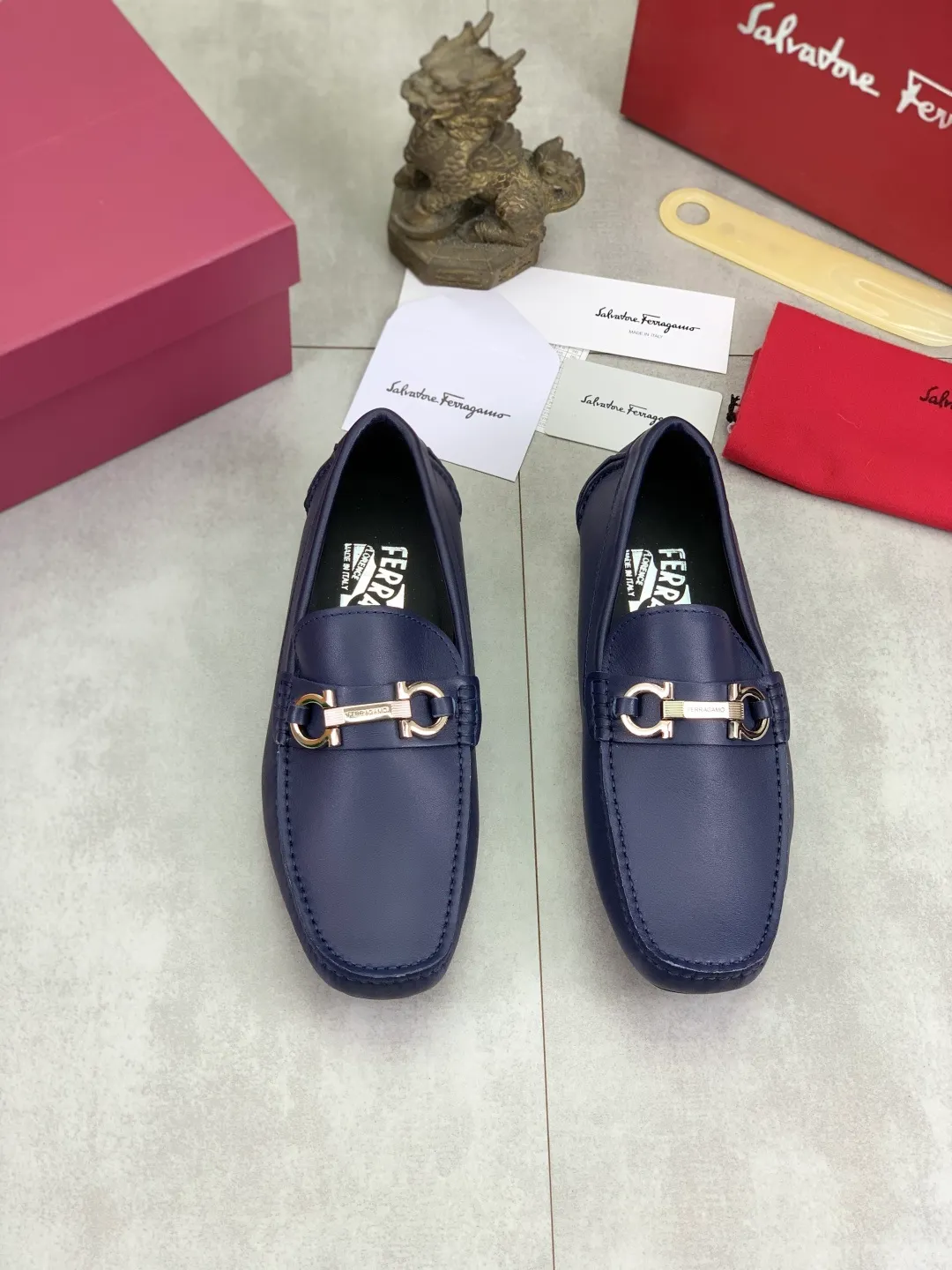 Men's shoes 💰P542 New model, high quality [Ferragamo/Ferragamo] Latest lazy slip-on shoes Original imported calfskin, imported cowhide lining + original luxury metal buckle + original combination outsole Comparison without pressure Code number: 38-45